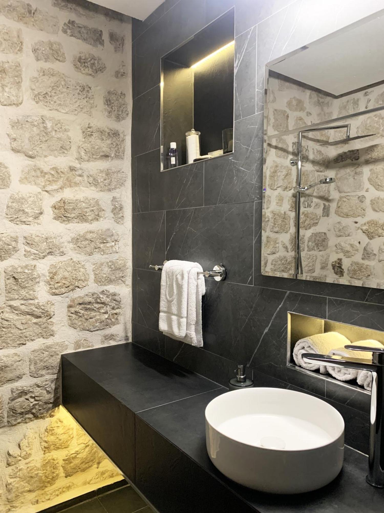 Kazin Supreme Hotel Котор Екстериор снимка