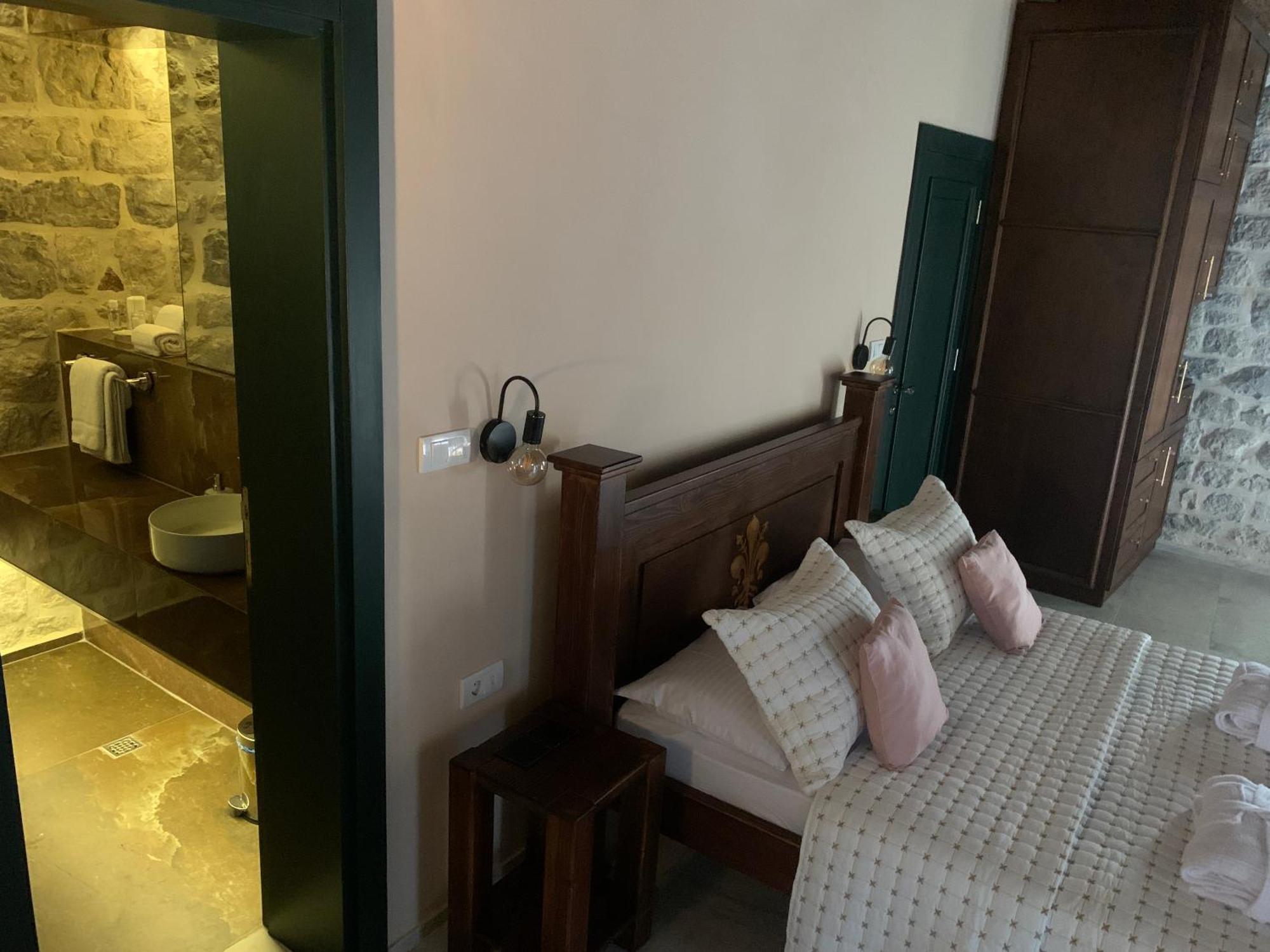 Kazin Supreme Hotel Котор Екстериор снимка