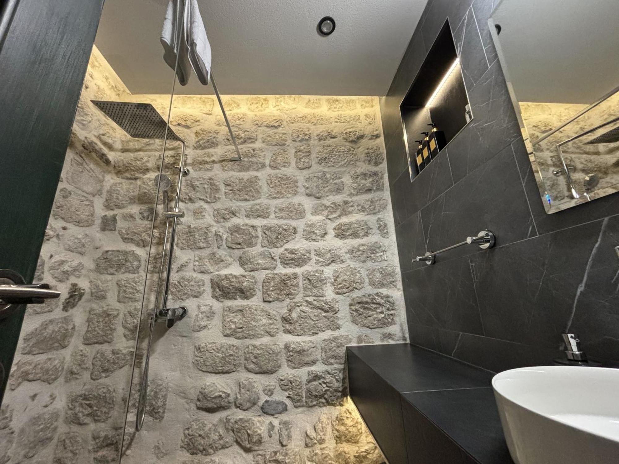 Kazin Supreme Hotel Котор Екстериор снимка