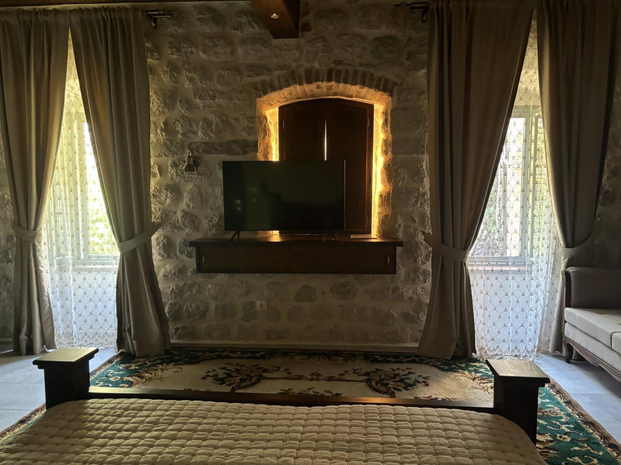 Kazin Supreme Hotel Котор Екстериор снимка