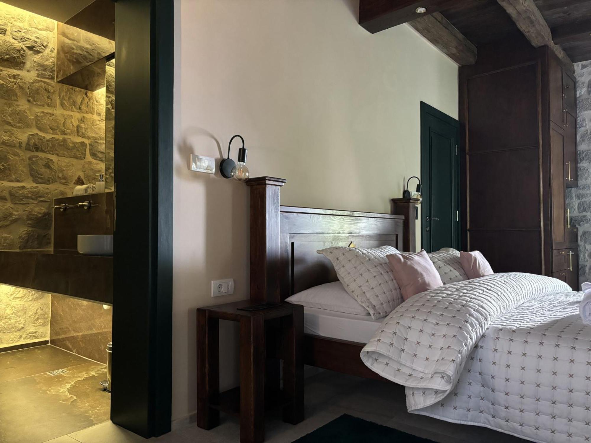 Kazin Supreme Hotel Котор Екстериор снимка