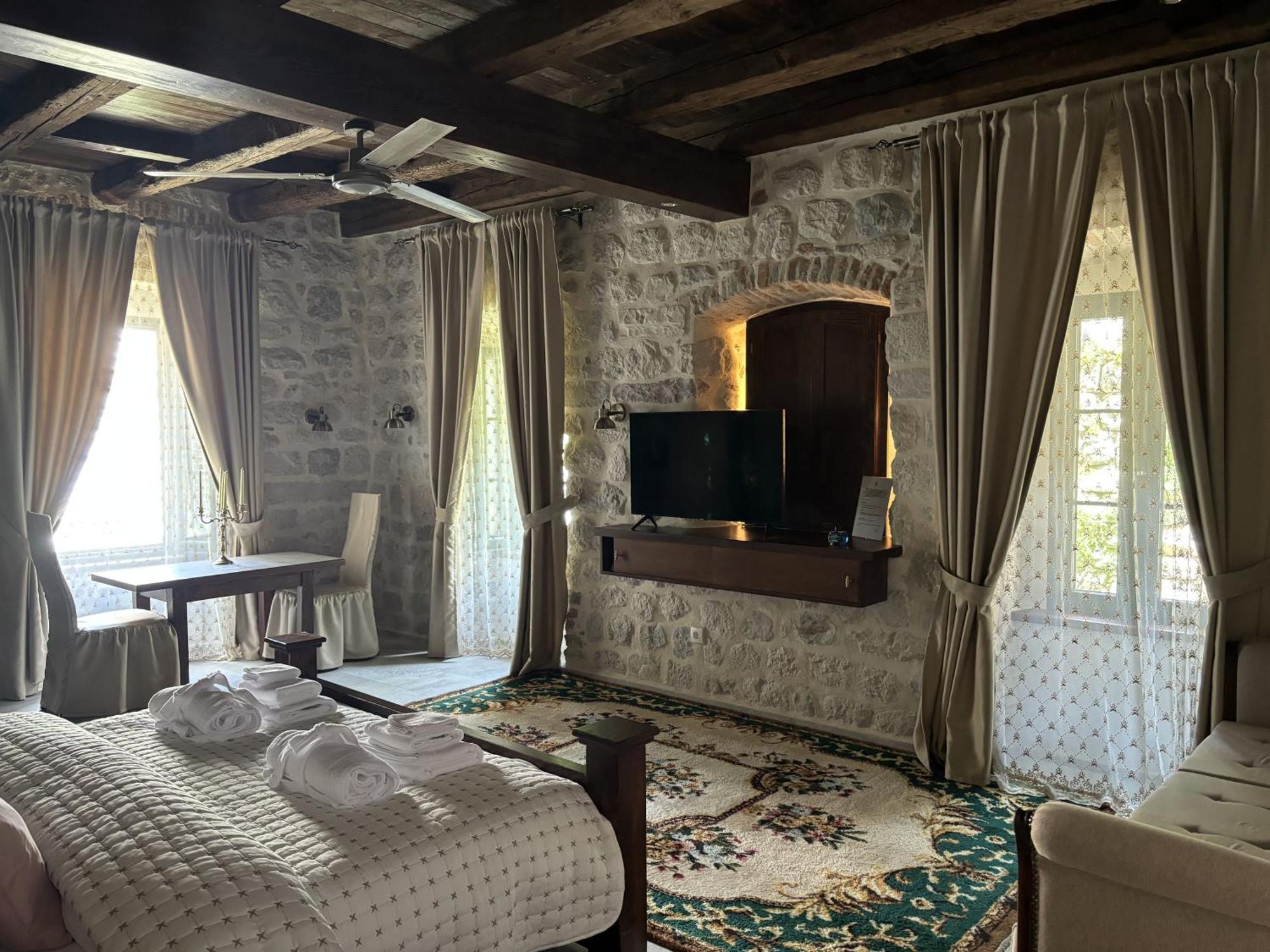 Kazin Supreme Hotel Котор Екстериор снимка