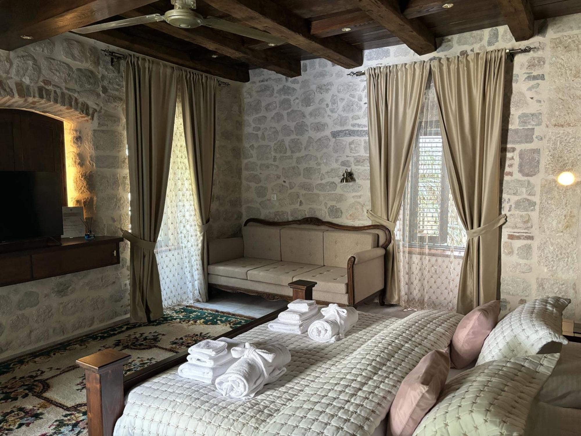 Kazin Supreme Hotel Котор Екстериор снимка