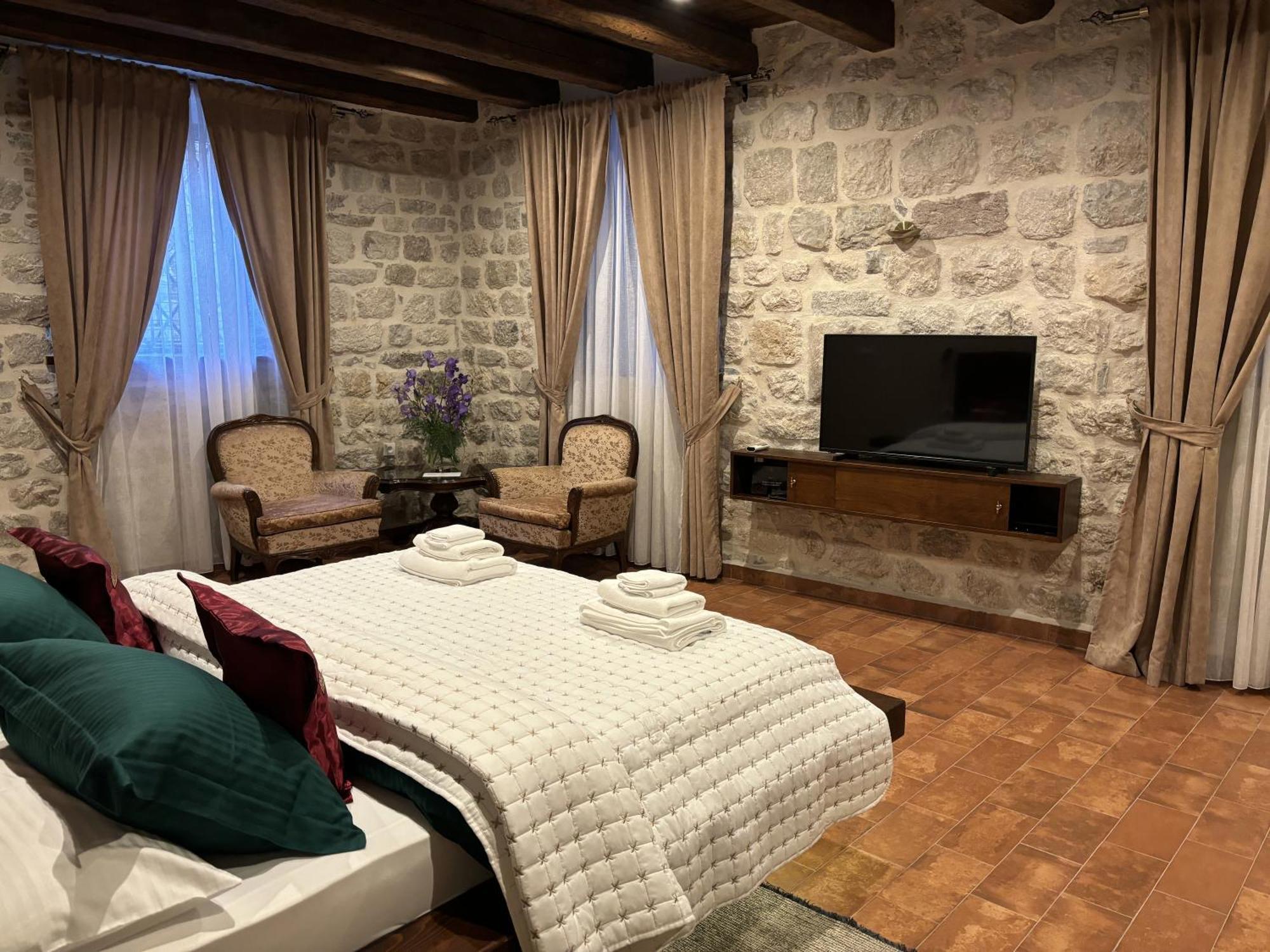 Kazin Supreme Hotel Котор Екстериор снимка